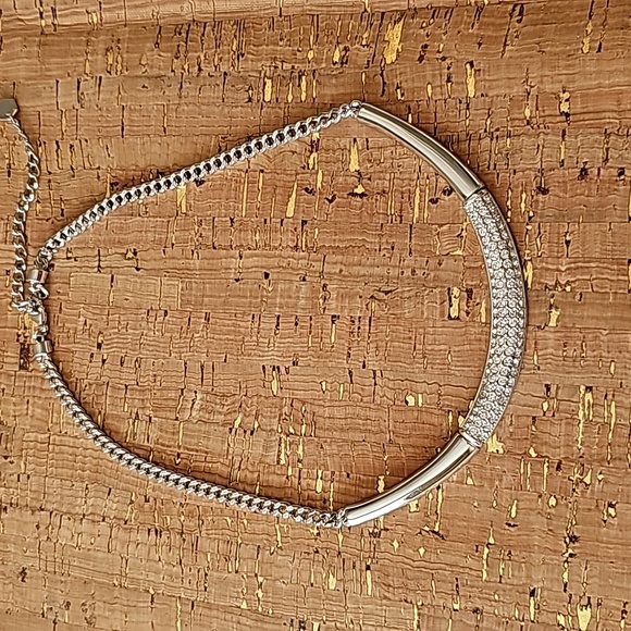 White Collar Necklace - Picture 2 of 4